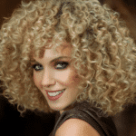 Descubre el champú favorito de las chicas con rizos que eleva el método curly a otro nivel