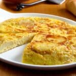 Descubre los trucos esenciales para hacer una tortilla de patatas perfecta